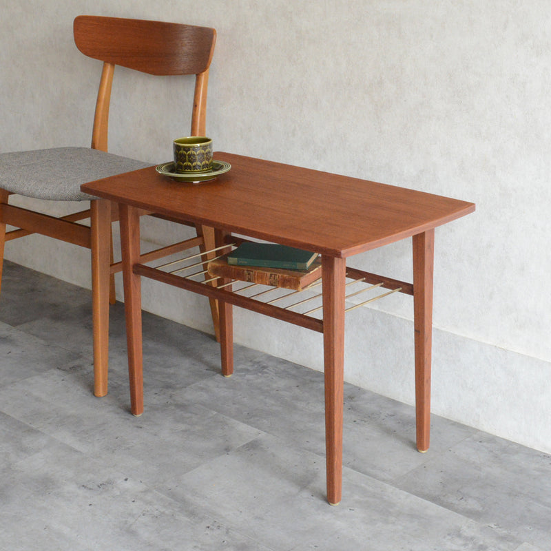 デンマークヴィンテージ　チーク サイドテーブル(棚付き）5-155