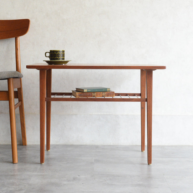 デンマークヴィンテージ　チーク サイドテーブル(棚付き）5-155