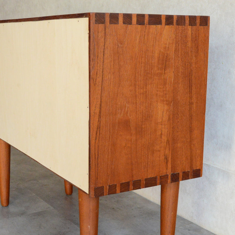 デンマークヴィンテージ  チーク スモールキャビネット P-9