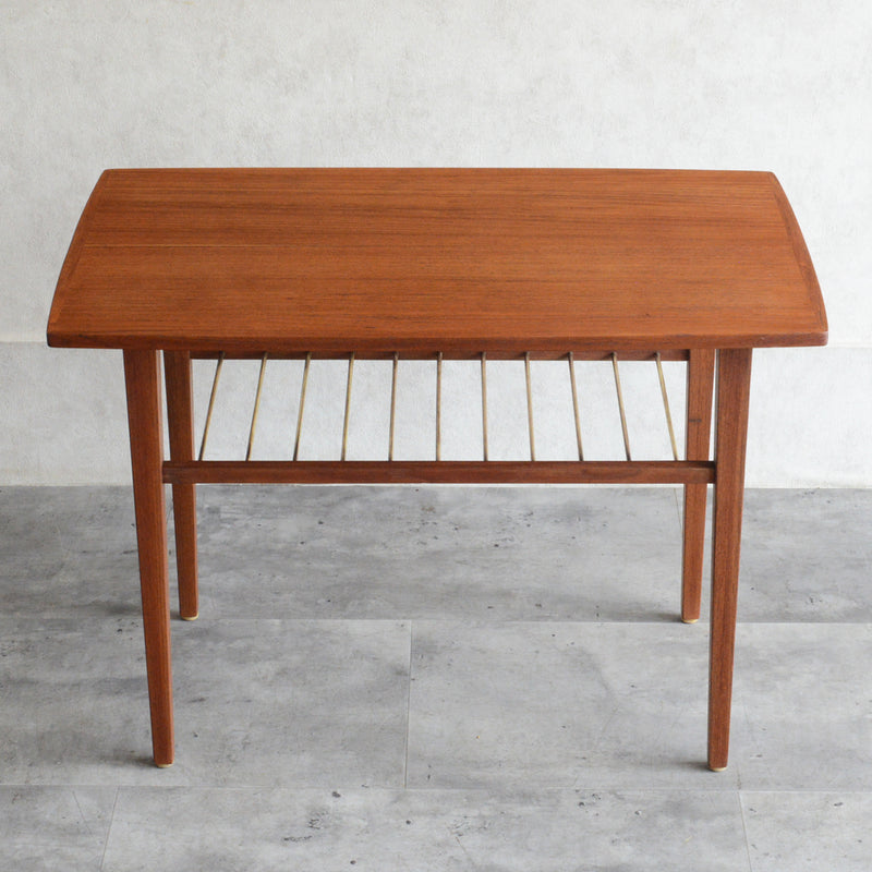 デンマークヴィンテージ　チーク サイドテーブル(棚付き）5-155