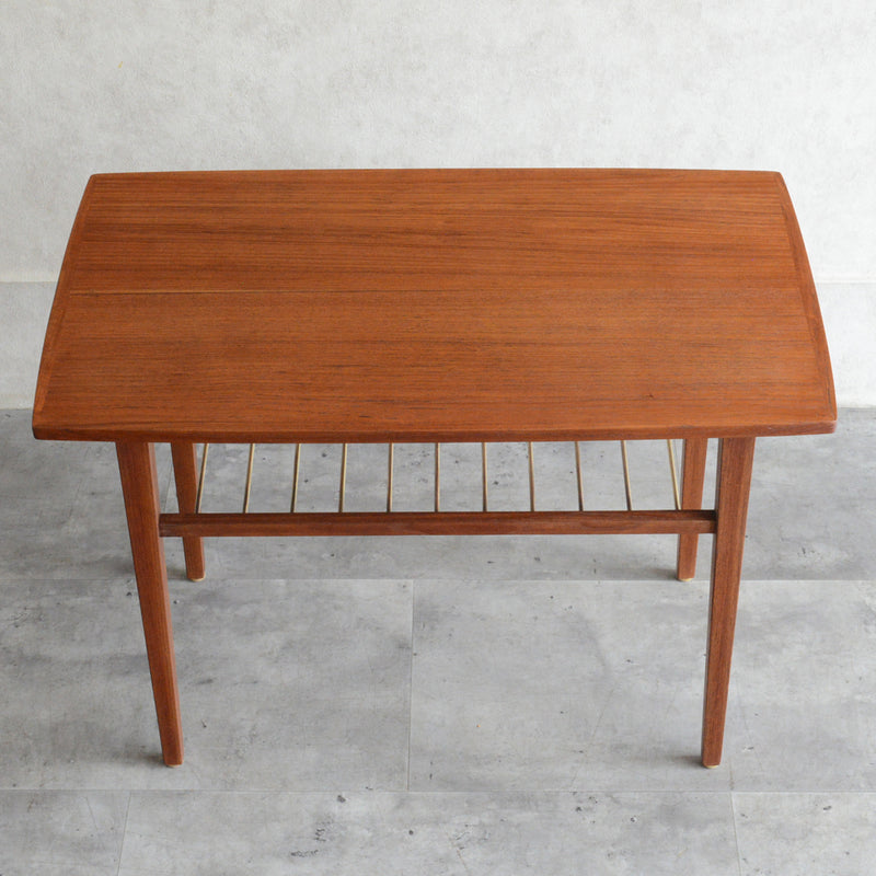 デンマークヴィンテージ　チーク サイドテーブル(棚付き）5-155