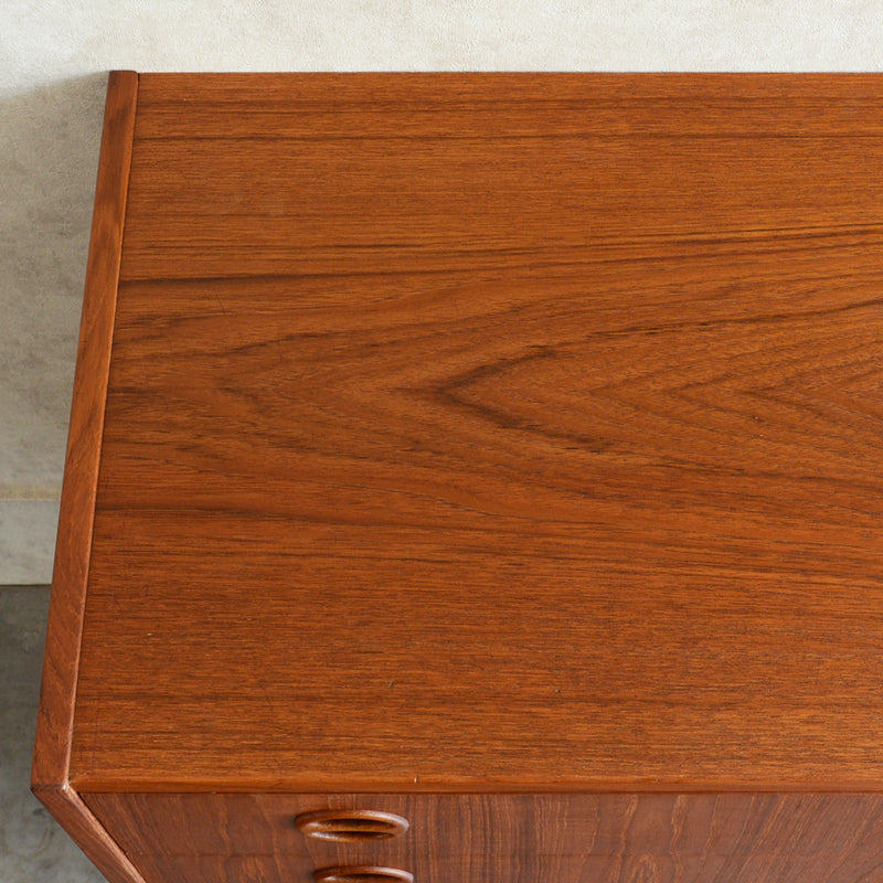 デンマーク ヴィンテージ  チーク4段チェスト 5-33　