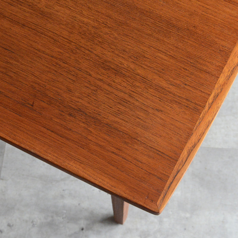 デンマークヴィンテージ　チーク サイドテーブル(棚付き）5-155