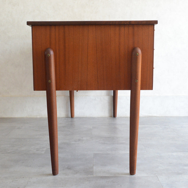 デンマークヴィンテージ チークデスク（鍵付） P-11