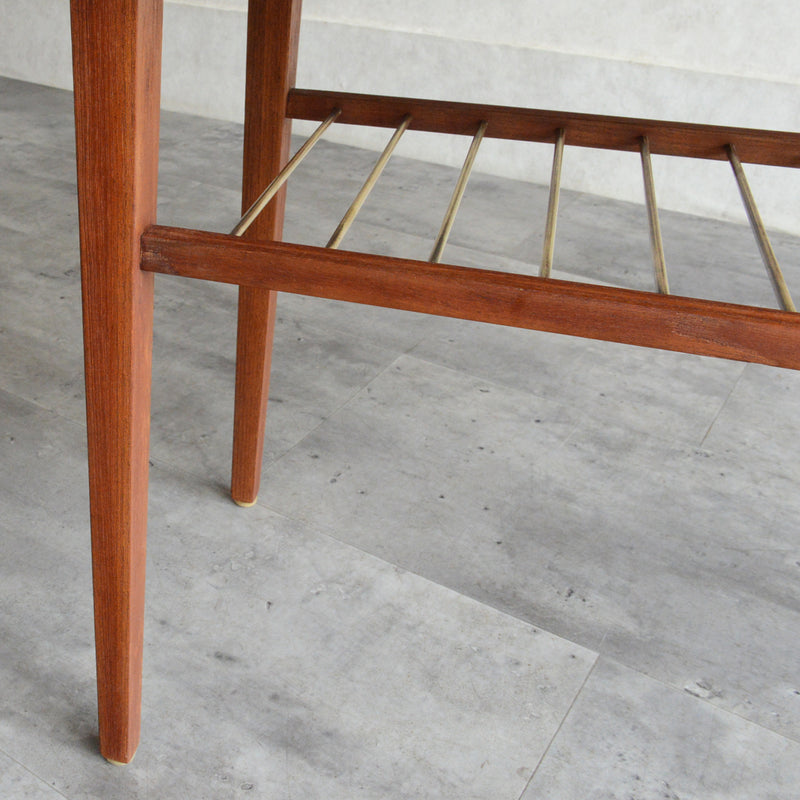 デンマークヴィンテージ　チーク サイドテーブル(棚付き）5-155