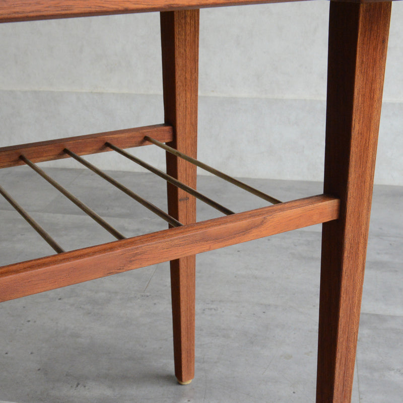 デンマークヴィンテージ　チーク サイドテーブル(棚付き）5-155