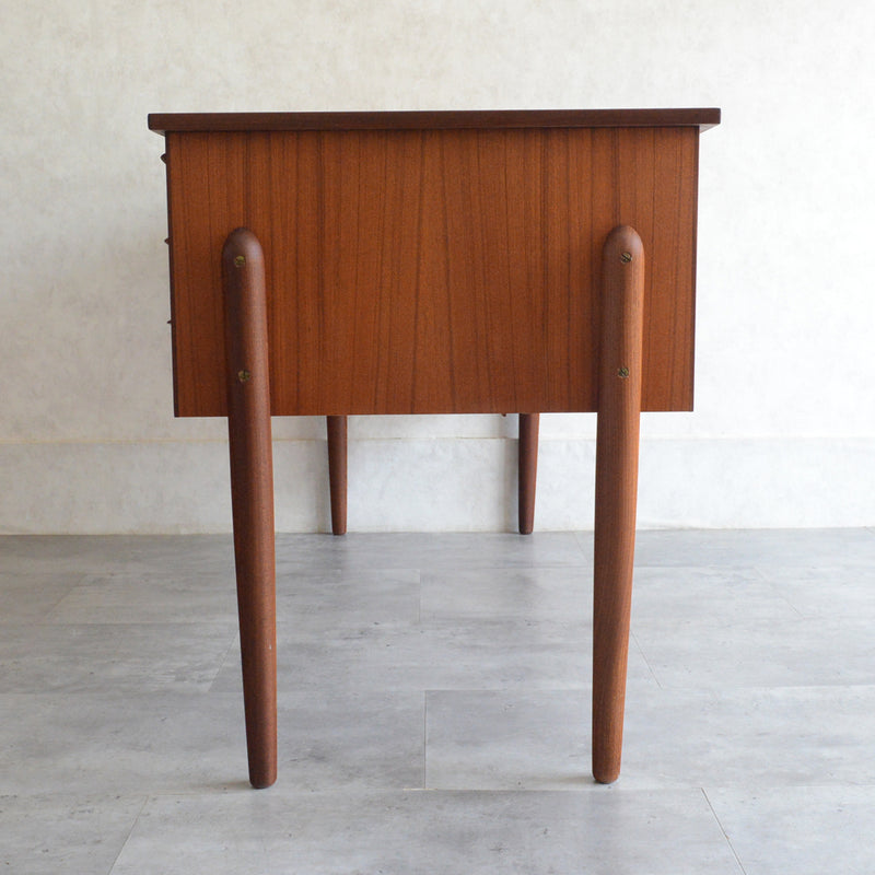 デンマークヴィンテージ チークデスク（鍵付） P-11