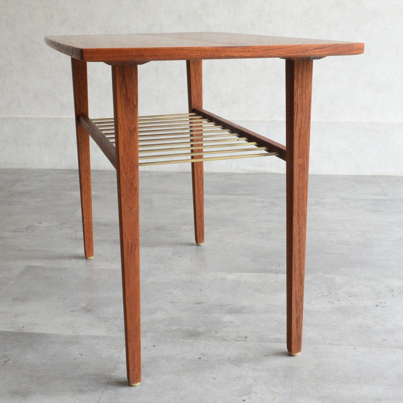 デンマークヴィンテージ　チーク サイドテーブル(棚付き）5-155