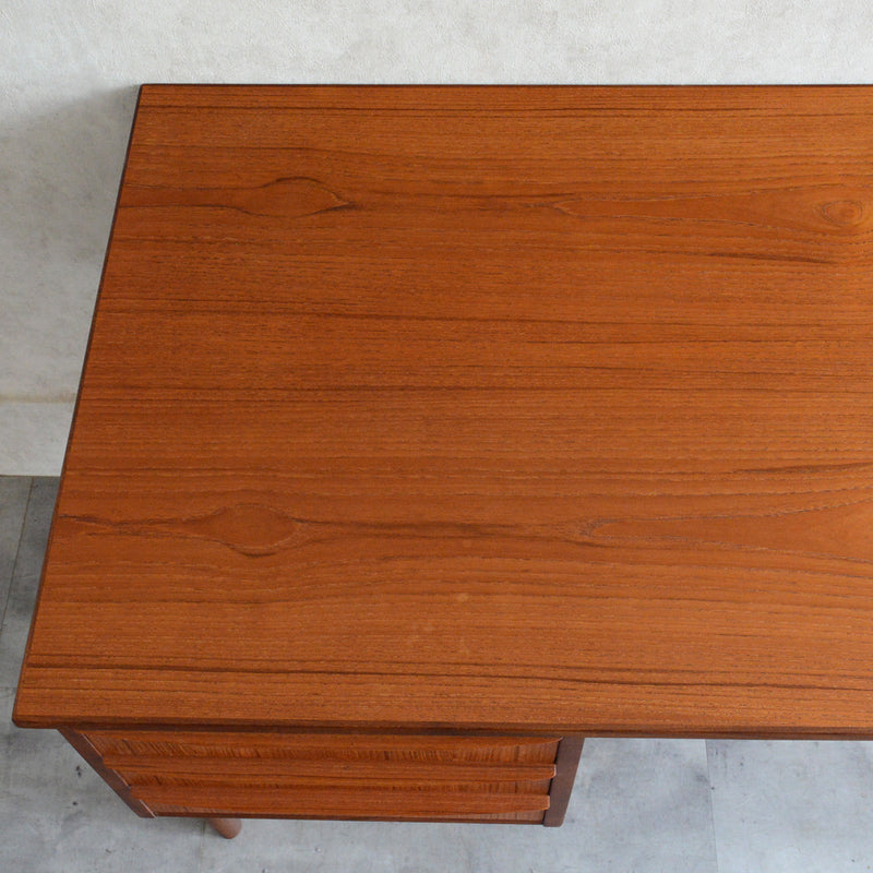 デンマークヴィンテージ チークデスク（鍵付） P-11