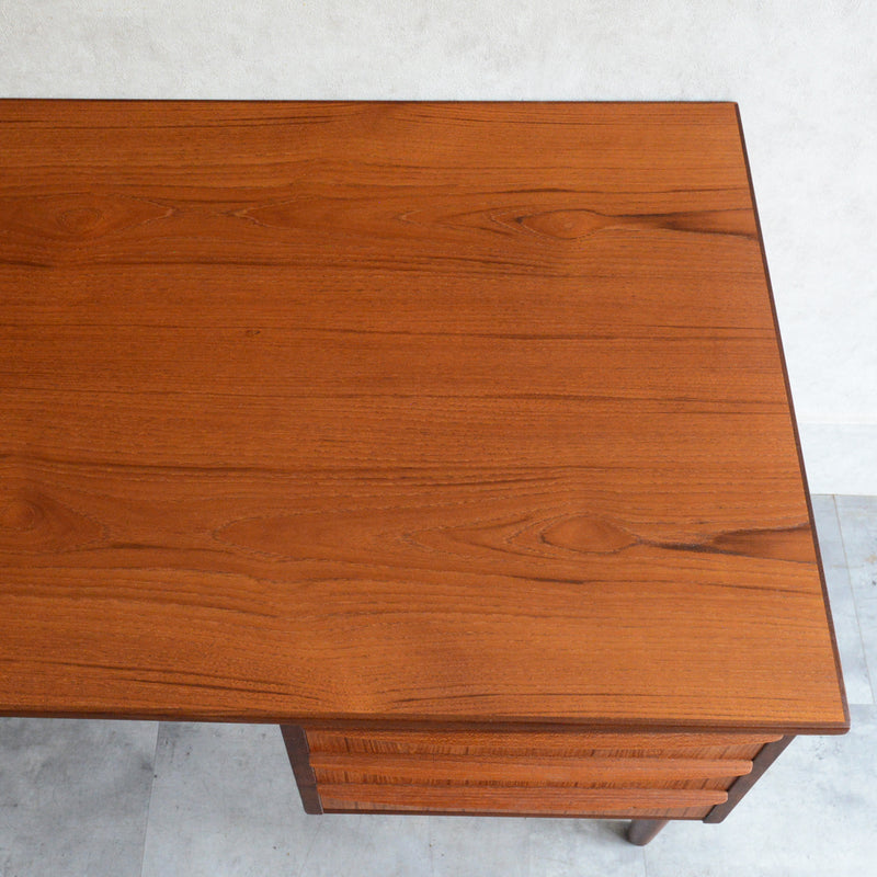 デンマークヴィンテージ チークデスク（鍵付） P-11