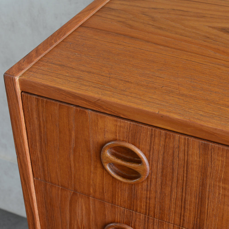 デンマーク ヴィンテージ  チーク4段チェスト 5-33　