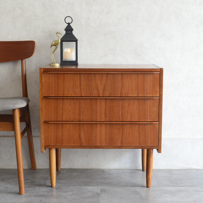 デンマーク ヴィンテージ  チーク３段チェスト8-44