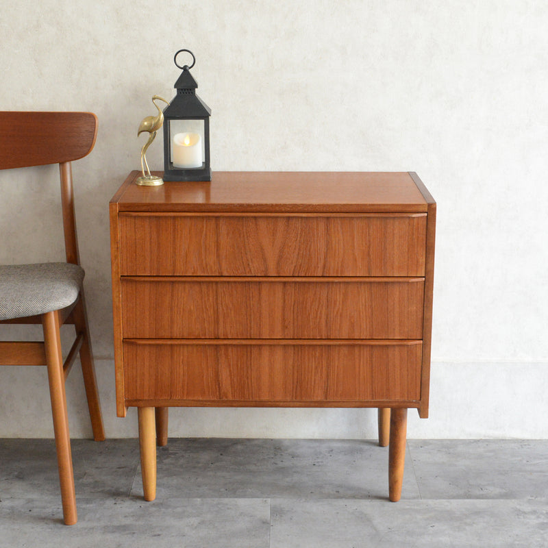 デンマーク ヴィンテージ  チーク３段チェスト8-44