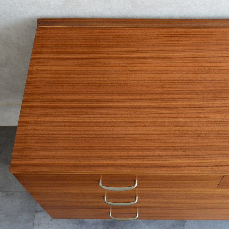 イギリスヴィンテージ　STAG スタッグ　３段チェスト 19