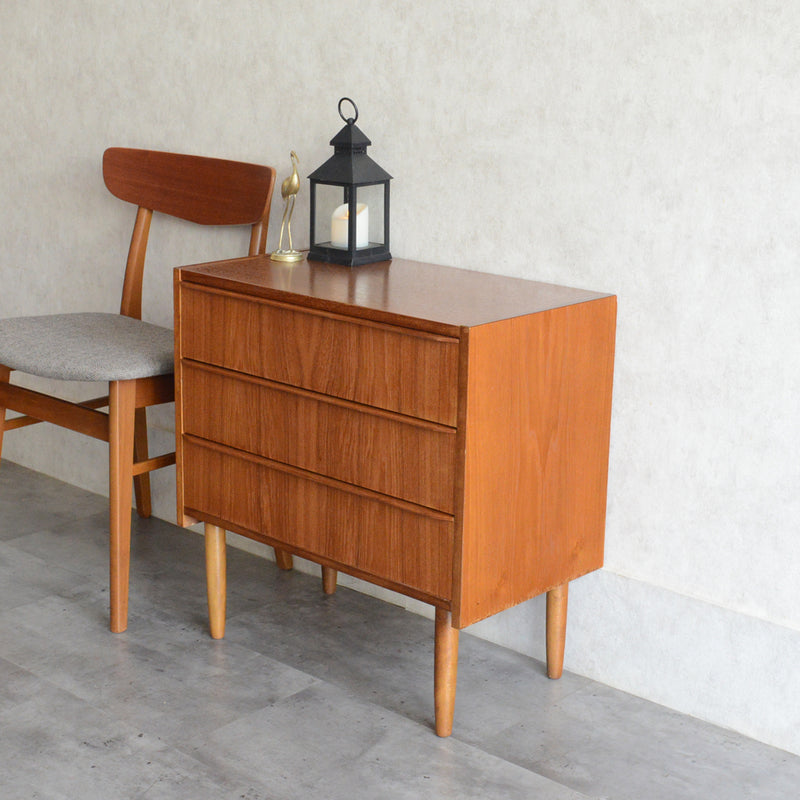 デンマーク ヴィンテージ  チーク３段チェスト8-44