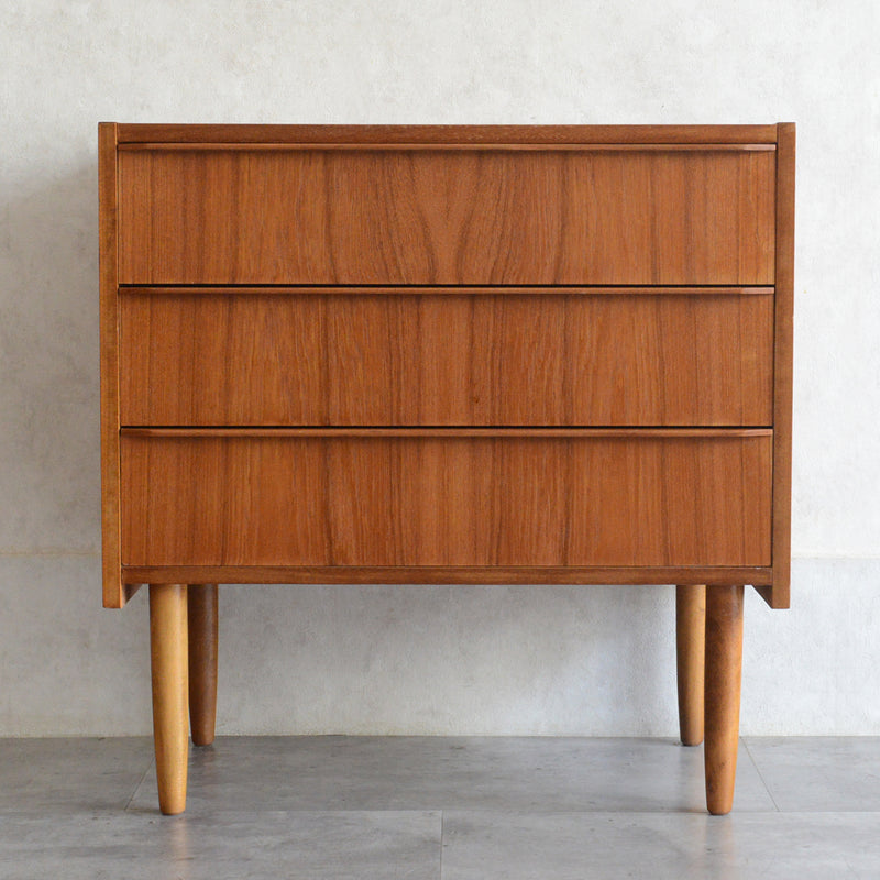 デンマーク ヴィンテージ  チーク３段チェスト8-44