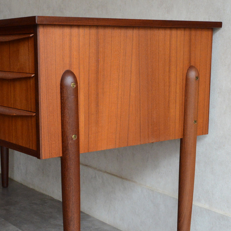 デンマークヴィンテージ チークデスク（鍵付） P-11