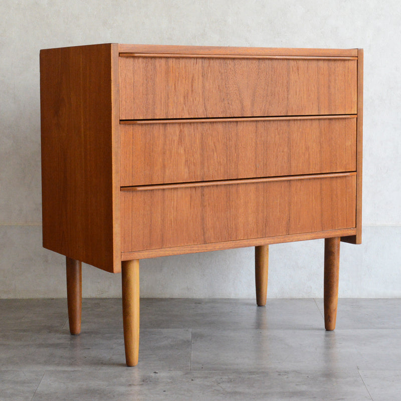 デンマーク ヴィンテージ  チーク３段チェスト8-44