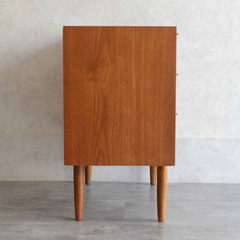 デンマーク ヴィンテージ  チーク３段チェスト8-44