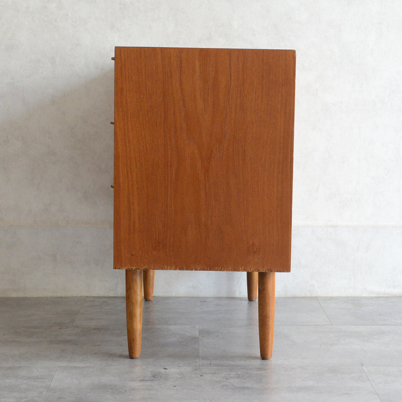 デンマーク ヴィンテージ  チーク３段チェスト8-44