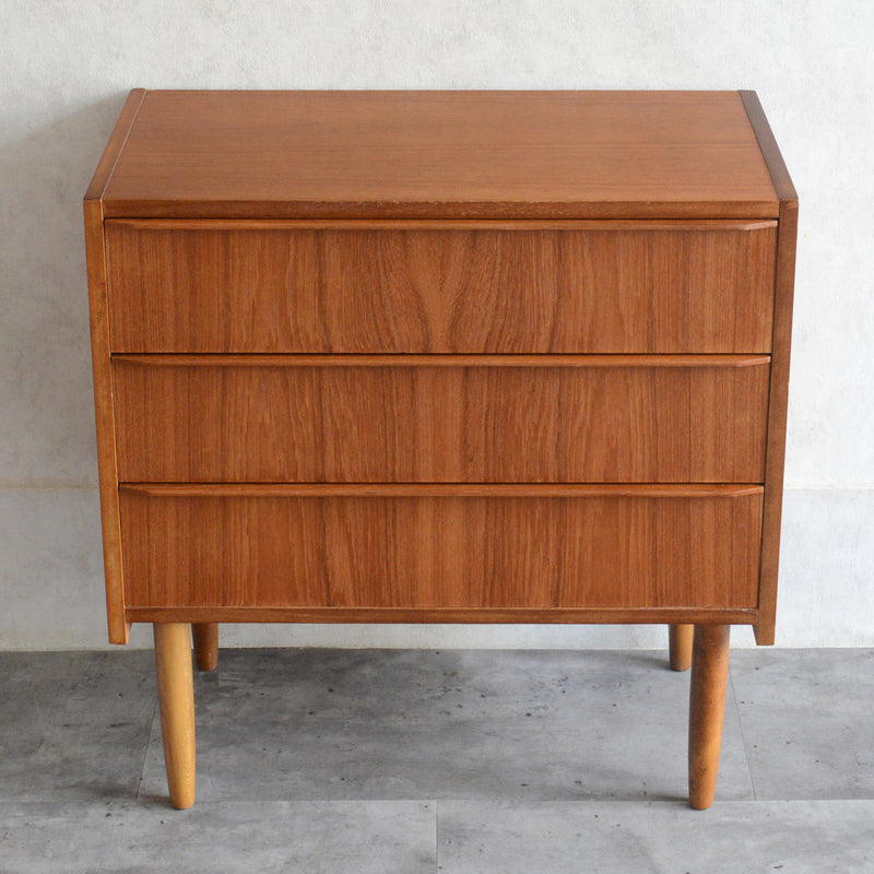 デンマーク ヴィンテージ  チーク３段チェスト8-44