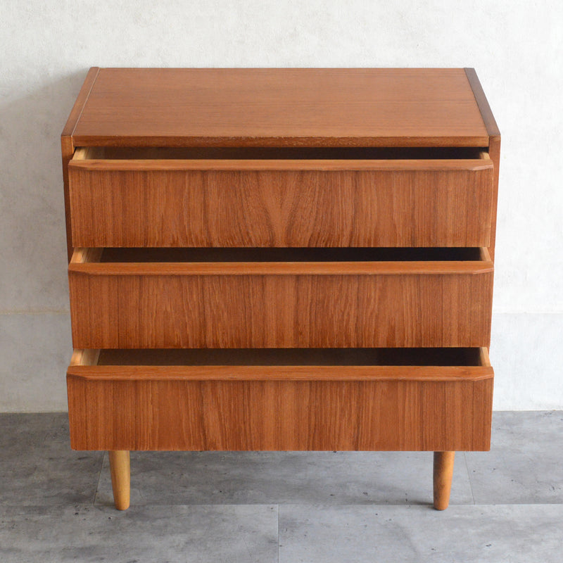 デンマーク ヴィンテージ  チーク３段チェスト8-44