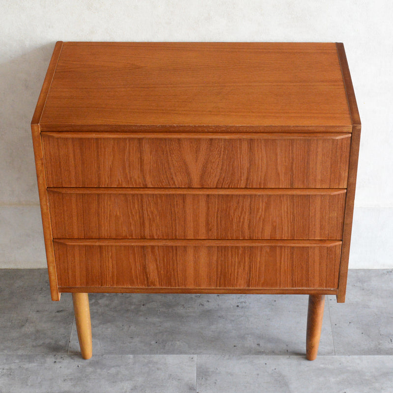 デンマーク ヴィンテージ  チーク３段チェスト8-44