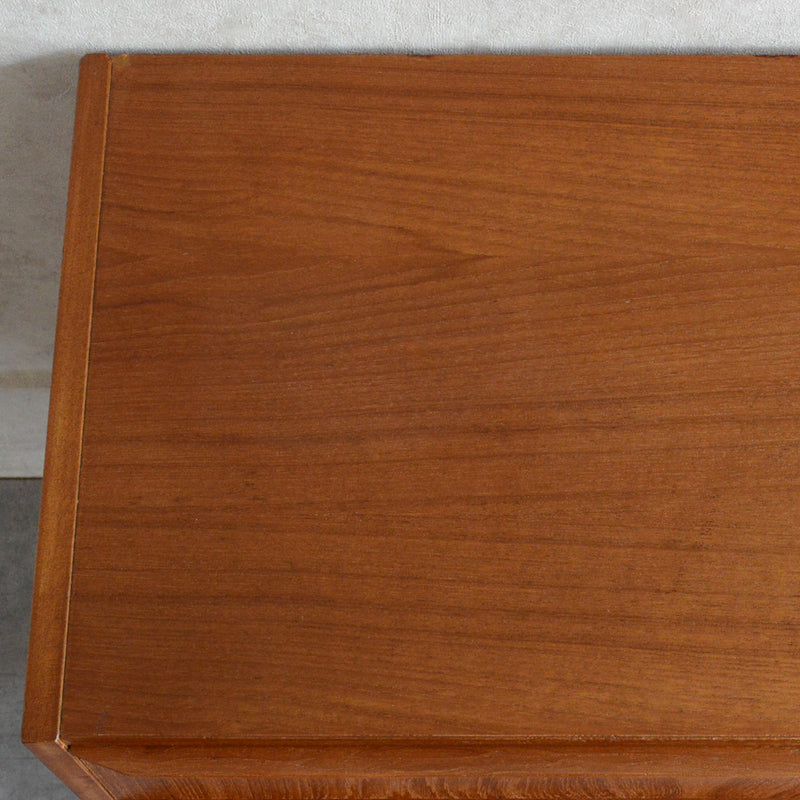 デンマーク ヴィンテージ  チーク３段チェスト8-44