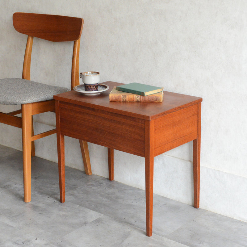 M様見学ご予約商品デンマークヴィンテージ チークソーイングテーブル　P-４