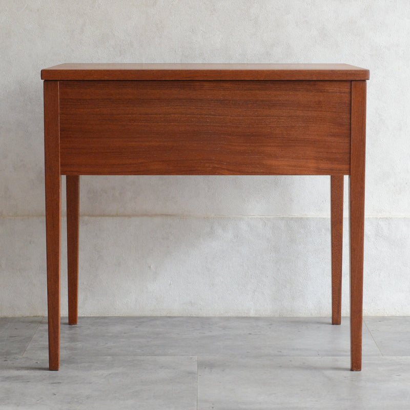 M様見学ご予約商品デンマークヴィンテージ チークソーイングテーブル　P-４