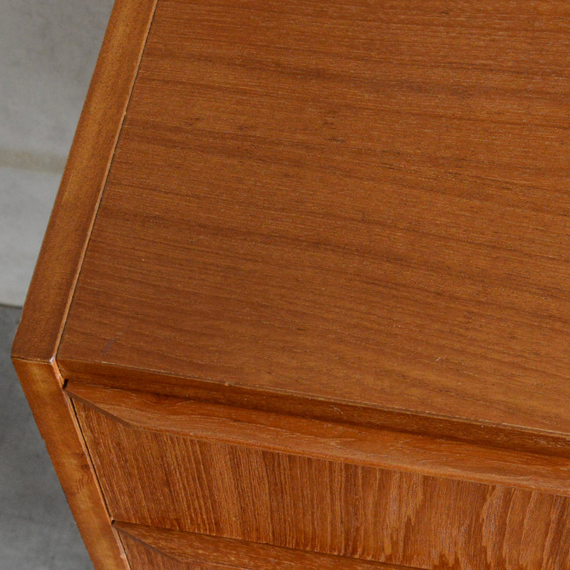 デンマーク ヴィンテージ  チーク３段チェスト8-44