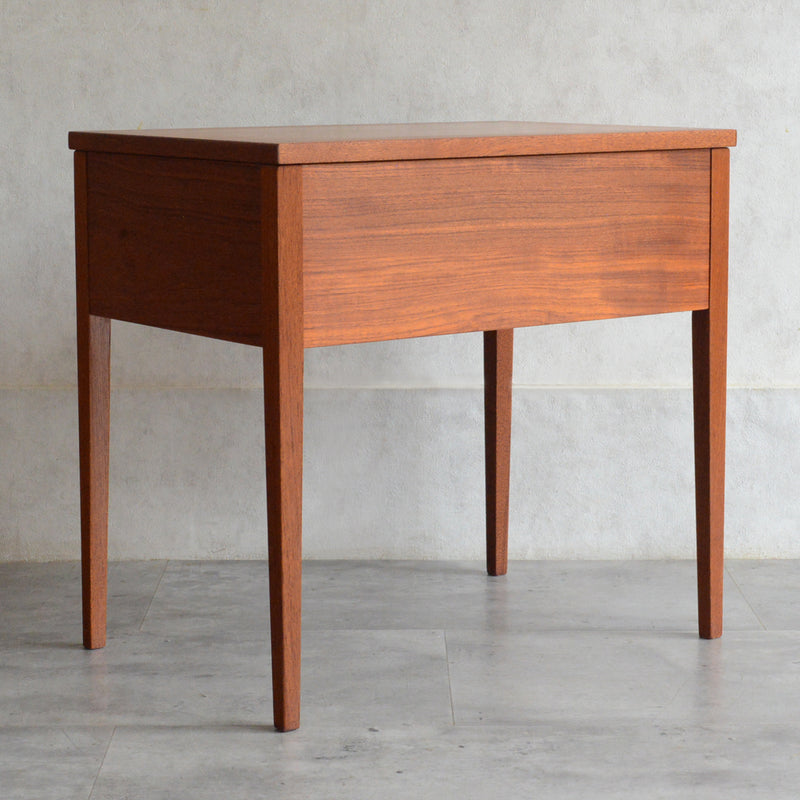 M様見学ご予約商品デンマークヴィンテージ チークソーイングテーブル　P-４