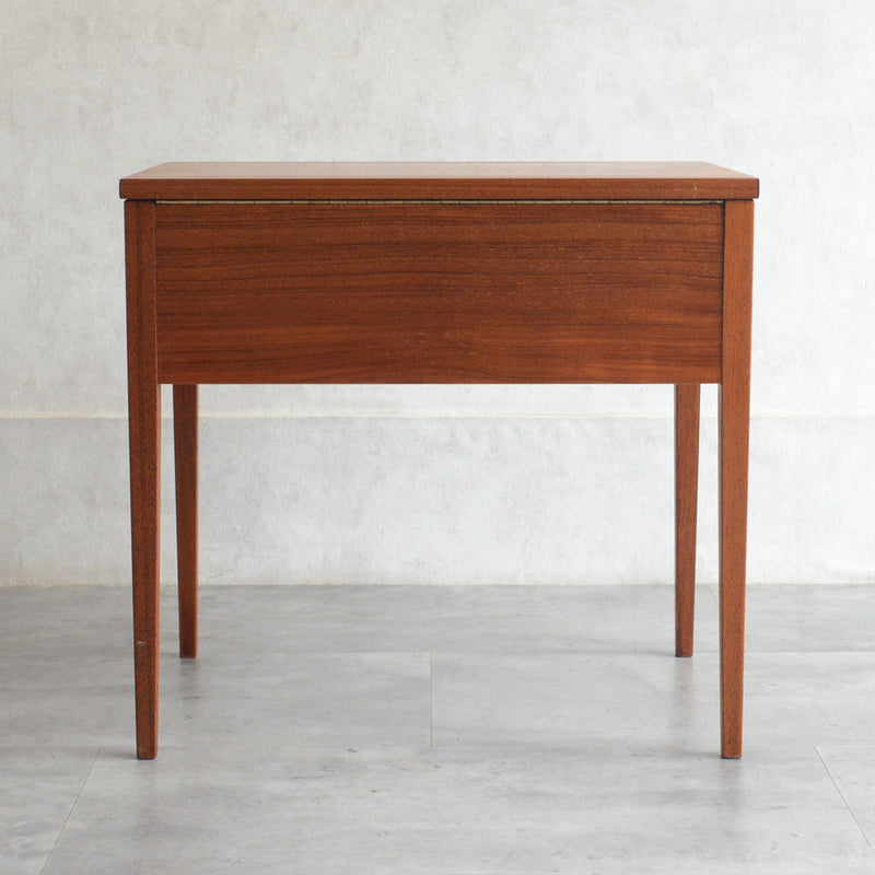 M様見学ご予約商品デンマークヴィンテージ チークソーイングテーブル　P-４