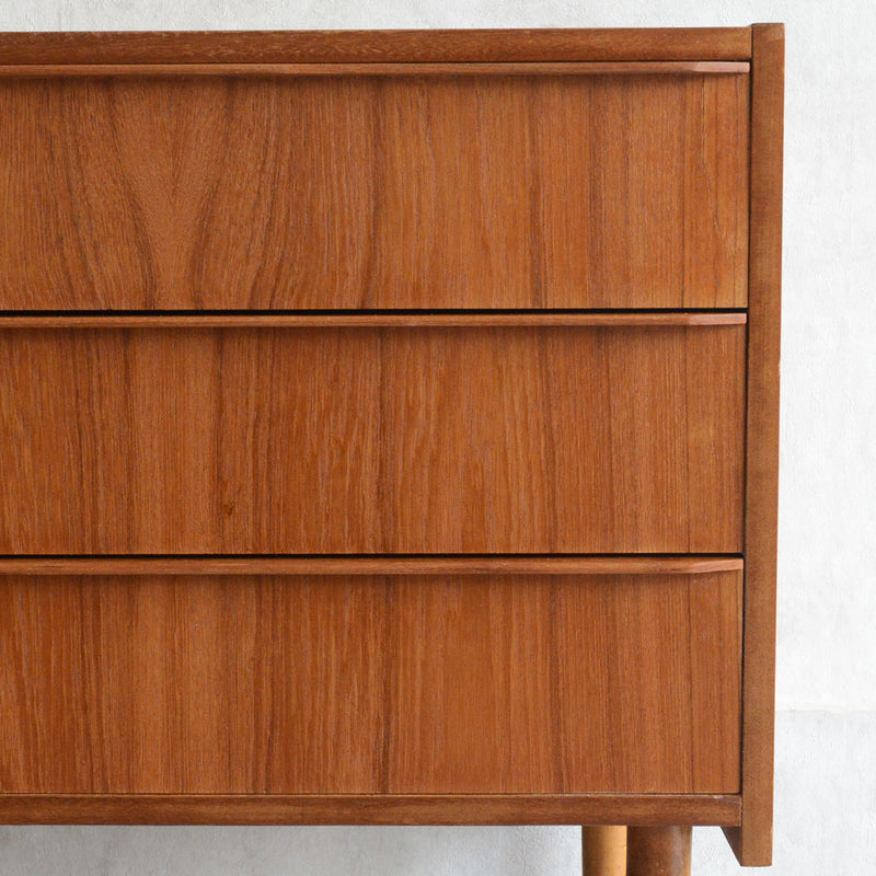 デンマーク ヴィンテージ  チーク３段チェスト8-44