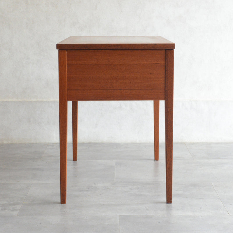 M様見学ご予約商品デンマークヴィンテージ チークソーイングテーブル　P-４