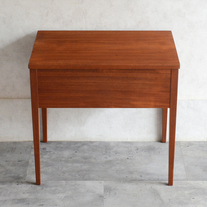 M様見学ご予約商品デンマークヴィンテージ チークソーイングテーブル　P-４