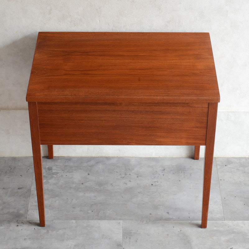 M様見学ご予約商品デンマークヴィンテージ チークソーイングテーブル　P-４