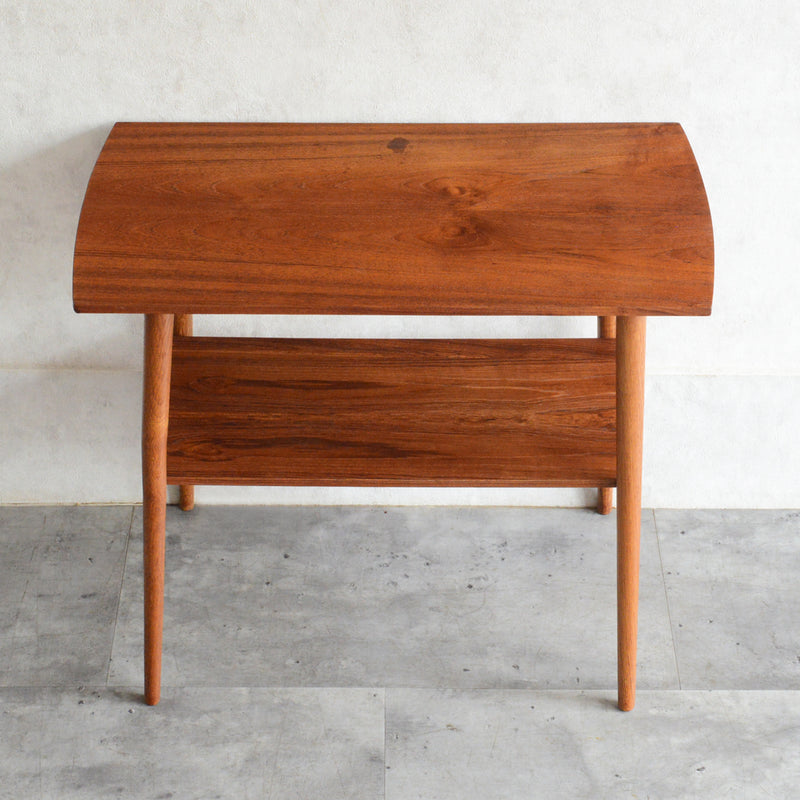 デンマーク ヴィンテージ　棚付サイドテーブル 5-111