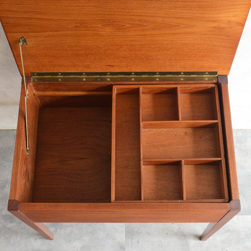 M様見学ご予約商品デンマークヴィンテージ チークソーイングテーブル　P-４