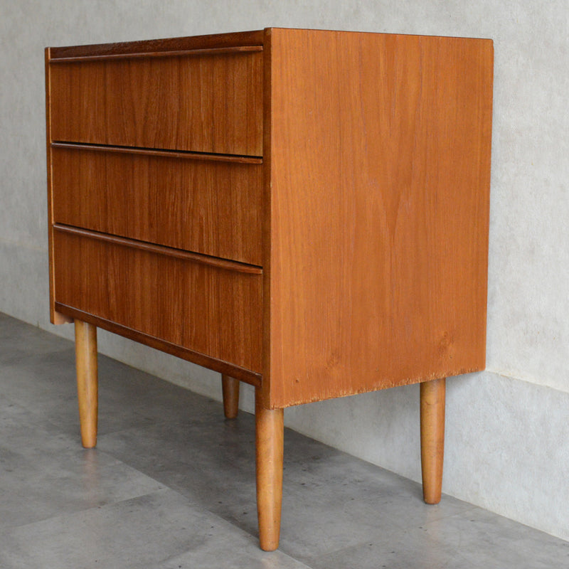 デンマーク ヴィンテージ  チーク３段チェスト8-44