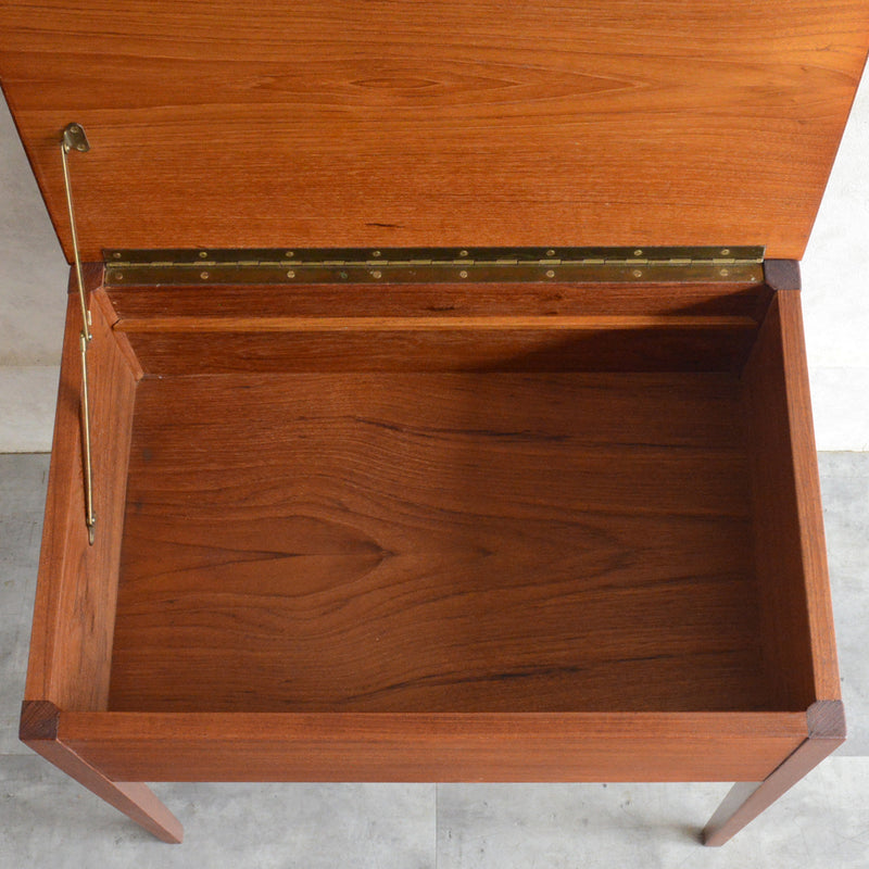 M様見学ご予約商品デンマークヴィンテージ チークソーイングテーブル　P-４