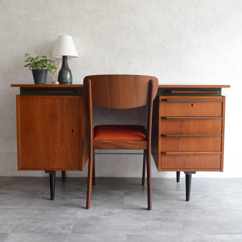 O様ご予約品　ミッドセンチュリー チークデスク24（鍵付）