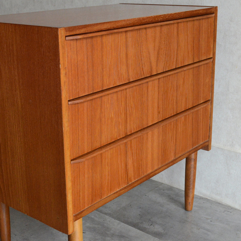 デンマーク ヴィンテージ  チーク３段チェスト8-44