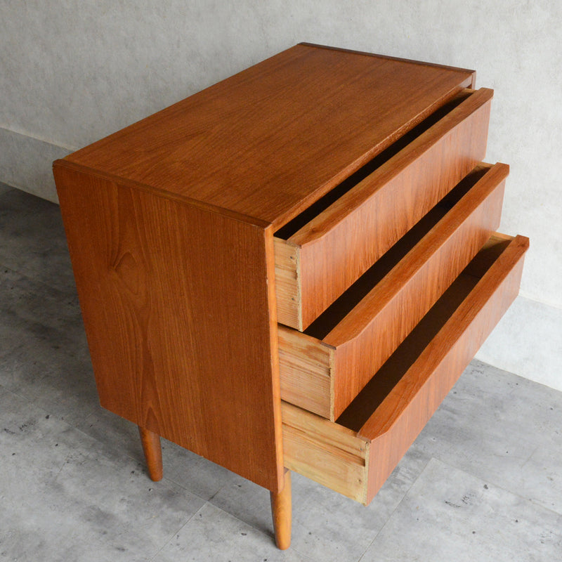 デンマーク ヴィンテージ  チーク３段チェスト8-44