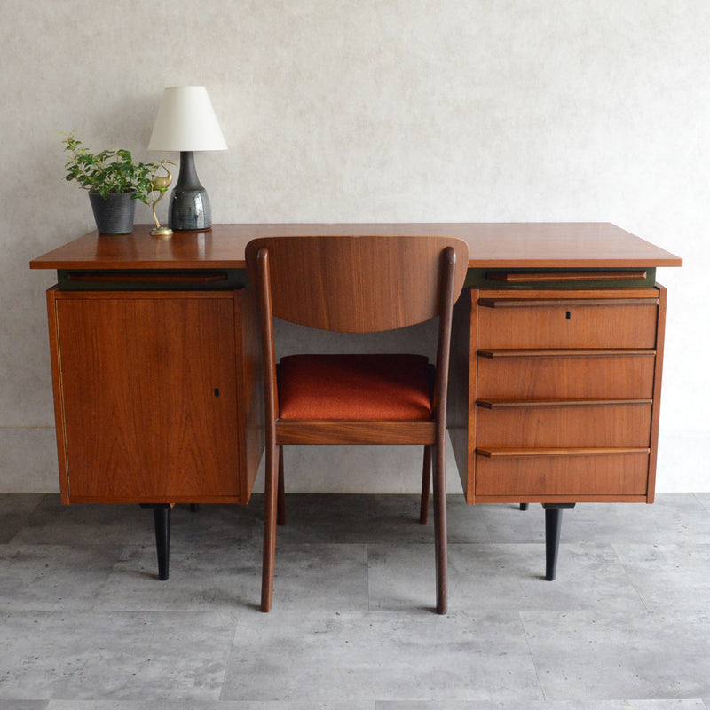 O様ご予約品　ミッドセンチュリー チークデスク24（鍵付）