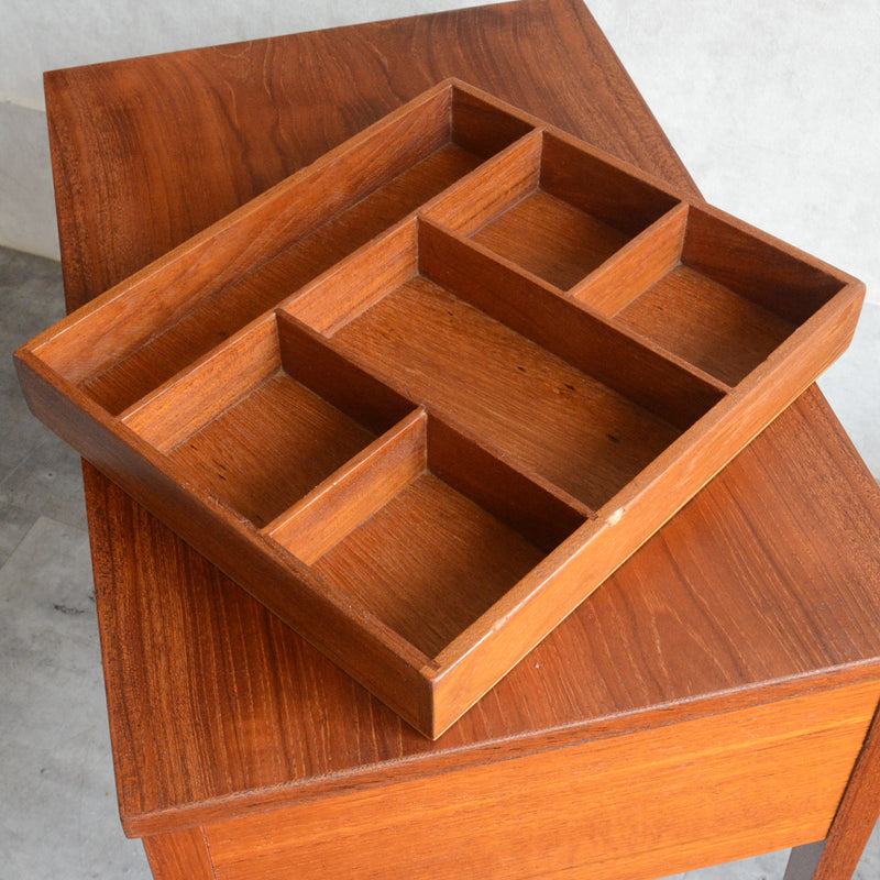 M様見学ご予約商品デンマークヴィンテージ チークソーイングテーブル　P-４