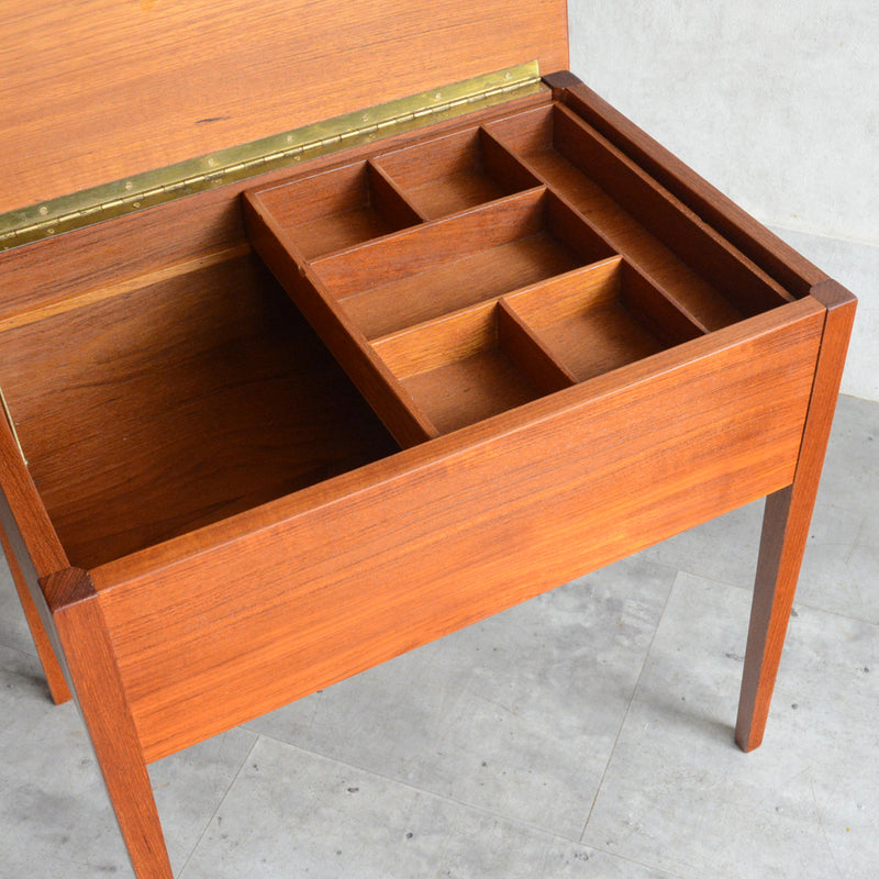 M様見学ご予約商品デンマークヴィンテージ チークソーイングテーブル　P-４