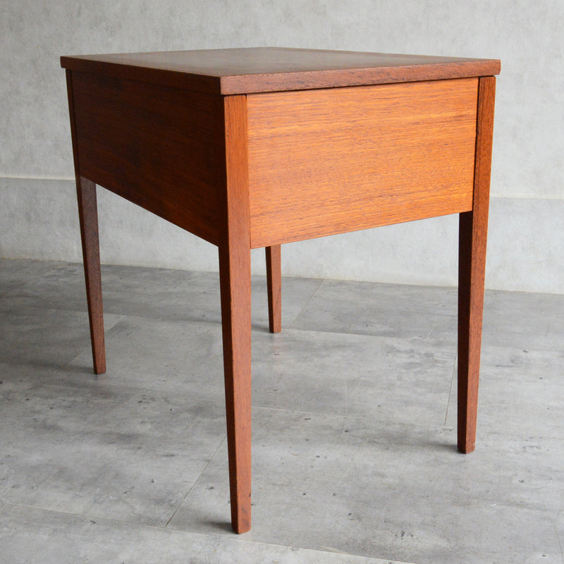 M様見学ご予約商品デンマークヴィンテージ チークソーイングテーブル　P-４