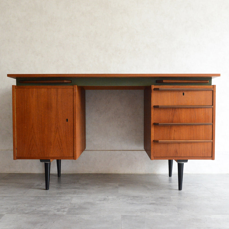 O様ご予約品　ミッドセンチュリー チークデスク24（鍵付）