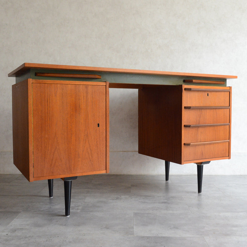 O様ご予約品　ミッドセンチュリー チークデスク24（鍵付）